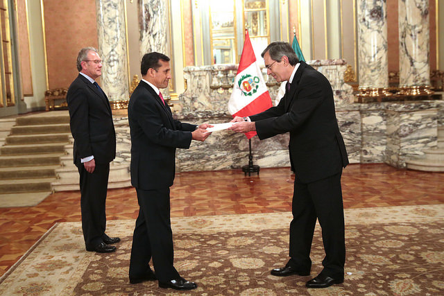El presidente Ollanta Humala Tasso y el nuevo embajador de la República Italiana, Maurio Marsili.(Foto: Presidencia Perú).