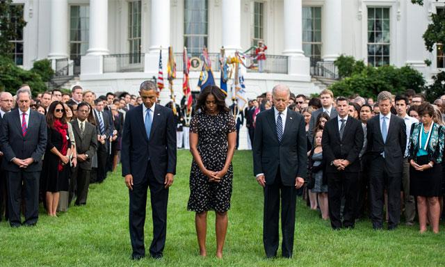 Minuto de silencio, en conmemoración del 11S, en la Casa Blanca. (Foto:EFE)