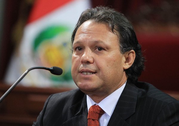 Expresidente del TC postulará al Congreso con FP y ratificó que "al pueblo no se le hace caso"