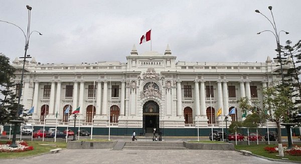 Un 78% de peruanos a favor de eliminar la inmunidad parlamentaria