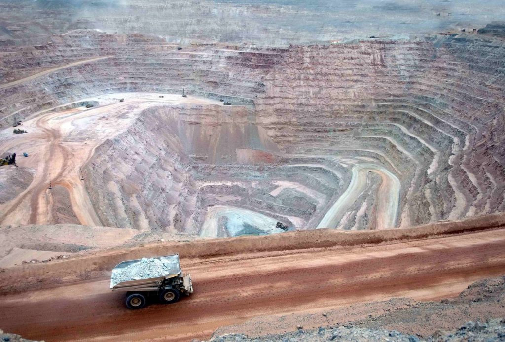 Política peruana limitaría inversiones en segundo mayor productor de cobre del mundo