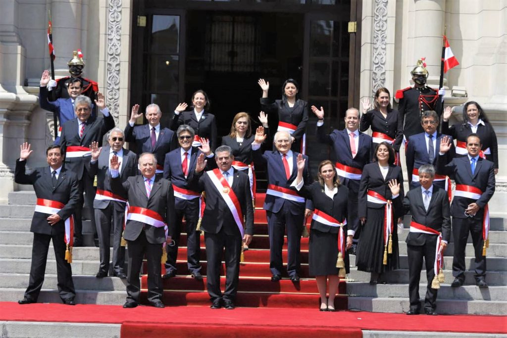 Relación de ministros que integran el Gabinete Flores-Aráoz