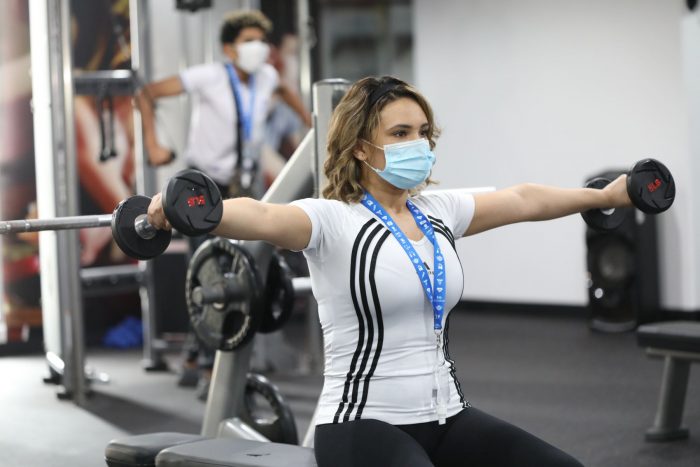 Aprueban protocolos para el reinicio de actividades en cines y gimnasios