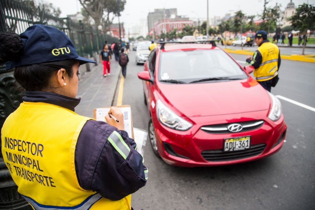Congreso aprobó por insistencia legalizar transporte interprovincial de taxis colectivos