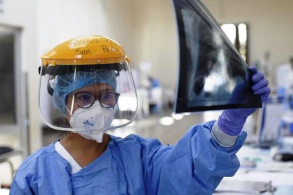 Médicos podrán tener doble empleo en sector público (Ley N° 31122)