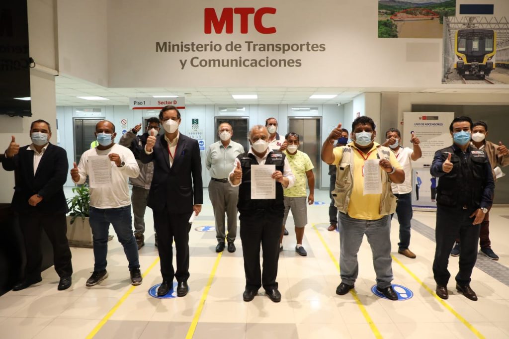 Paro de transportistas: gremios suscriben acta de acuerdo con el Gobierno (Acta)