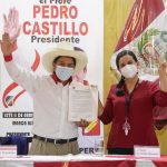 Pedro Castillo y Verónika Mendoza firman acuerdo