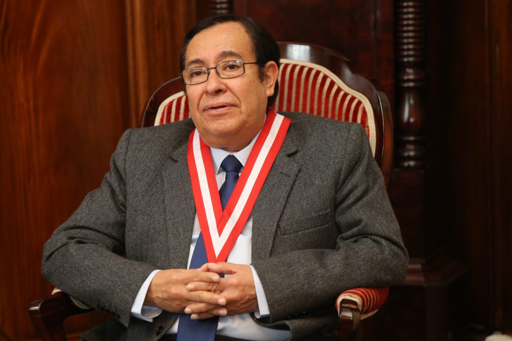 Juez supremo Víctor Prado Saldarriaga salió de la Unidad de Cuidados Intensivos