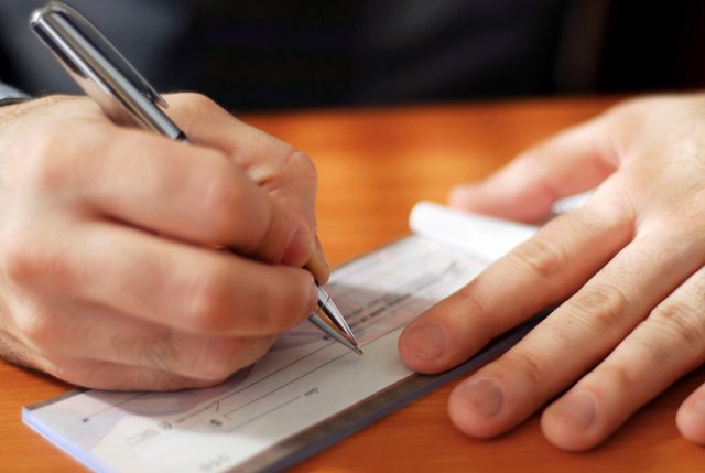 Conoce las reglas básicas sobre el giro y cobro del cheque
