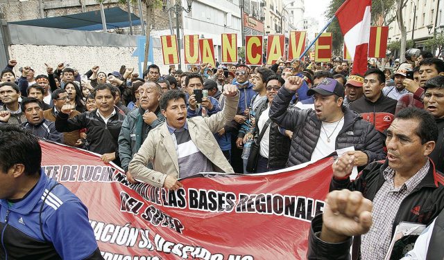 Gobierno asigna S/ 1,000 millones para el pago de la «deuda social» a maestros