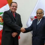 Aníbal Torres y el embajador de Venezuela, Alexander Yañez Deleuze