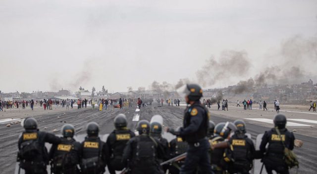 protestas en el aeropuerto de Arequipa