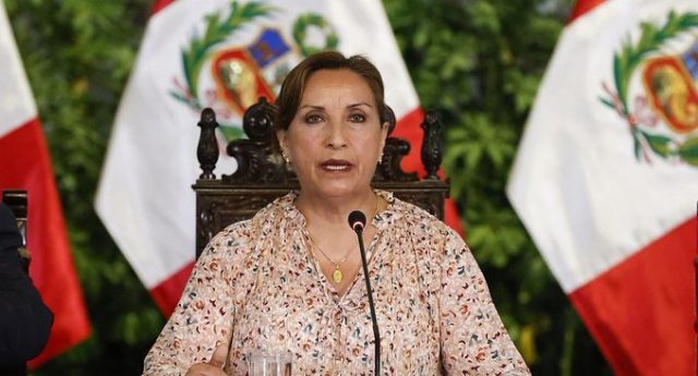 Dina Boluarte es interrogada por la Fiscalía por contrataciones vinculadas a su exasesora