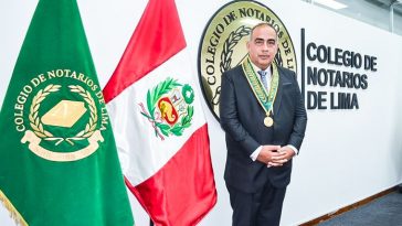 Edgardo Hopkins, Decano del Colegio de Notarios de Lima