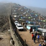 muro que divide Villa María del Triunfo con La Molina