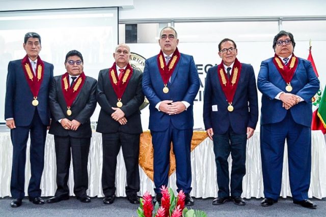 Edgardo Hopkins juró como presidente de la Junta de Decanos de los Colegios de Notarios del Perú