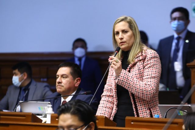 María del Carmen Alva presenta proyecto de ley que permite la vacancia de congresistas