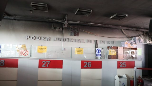 daños causados por el incendio en el mezanine de la sede judicial Alzamora