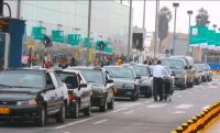 taxis en el Aeropuerto Internacional Jorge Chávez