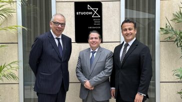 Der a Izq - Pierino Stucchi - Enrique Priori y José Antonio Tirado (Socios y exgerentes legales Indecopi)